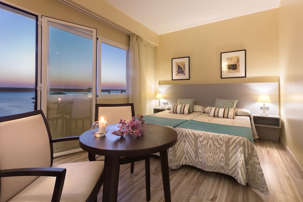 Superior Double Room (+ Supletoria, 2 Adultos y 1 Niño)