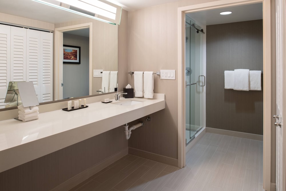 Suite, 1 Bedroom - Photo 3