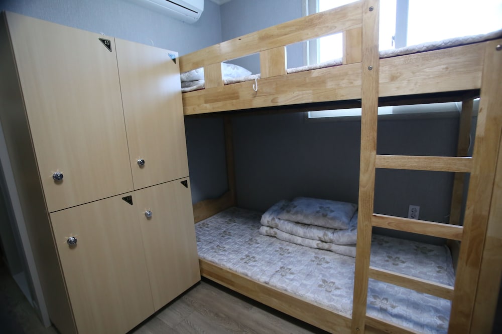 Shared Dormitory, Men only (8 Beds) photo 3