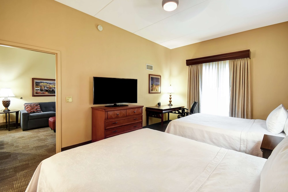 Suite, 2 Queen Beds - Photo 2