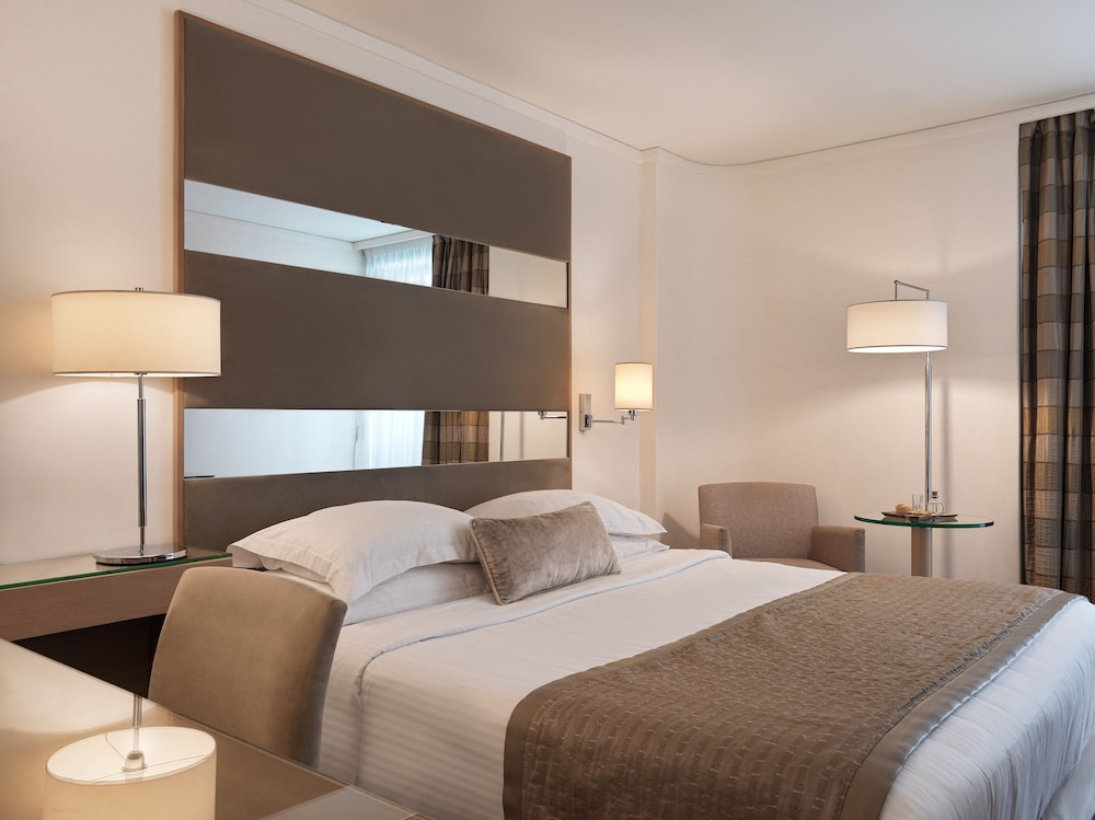 Superior Double or Twin Room, City View (Business) - Photo 7