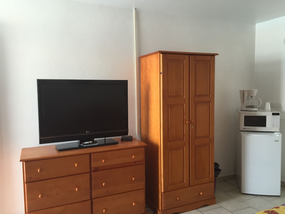 Standard Room, 1 Double Bed, Refrigerator & Microwave (Non-Smoking) photo 1