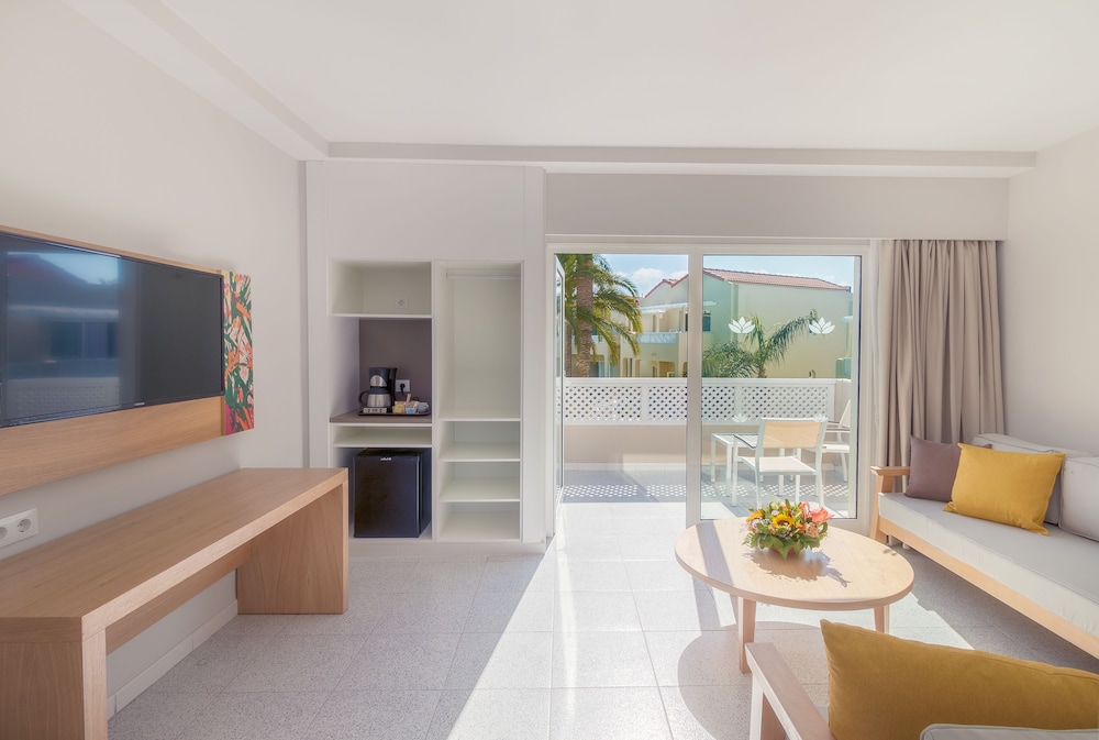 Superior Double Room, Balcony (1 adult and 1 child) photo 3