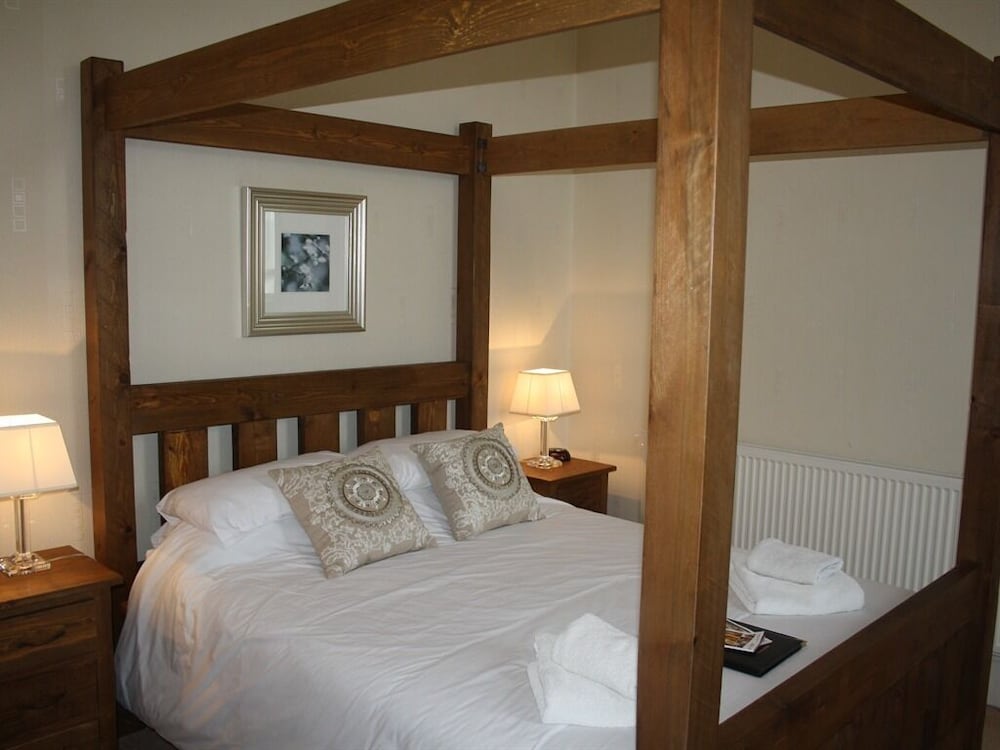 Double Room, Ensuite (four-poster -) photo 2