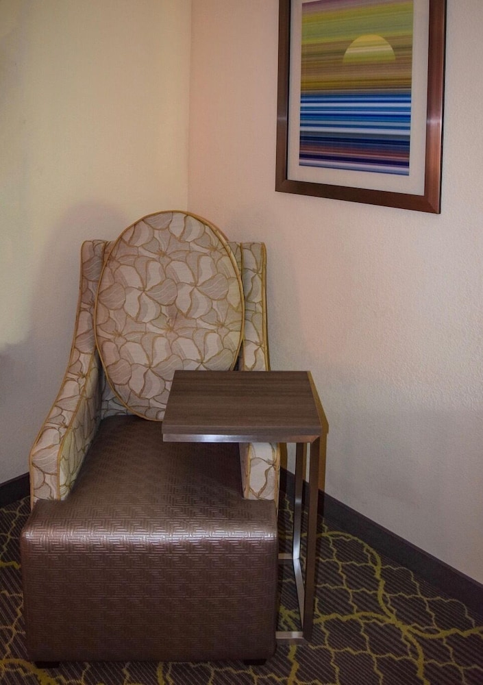 Standard Room, 1 King Bed, Non Smoking photo 3