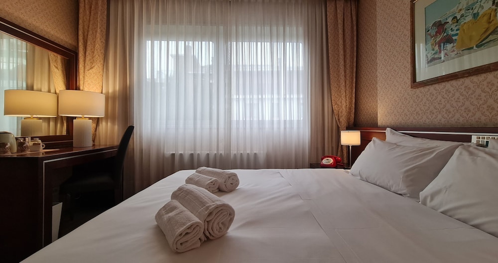 Superior Double or Twin Room - Photo 3