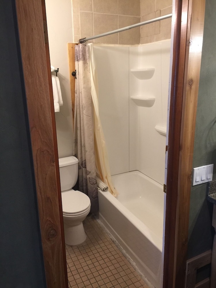 Motel, Mammoth Hot Springs (114) - (2) Queen, Private Bath, Tub/Shower, TV, MW, F, No Roll-away photo 3