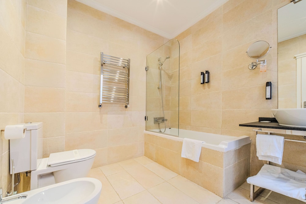 Double or Twin Room - Photo 4