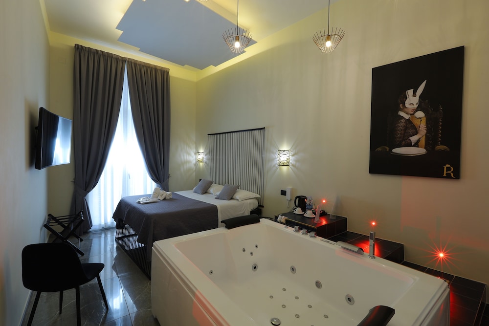 Deluxe Suite, Hot Tub, (La Regina)