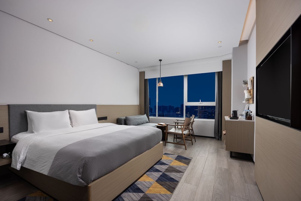 Signature Single Room, City View photo 1