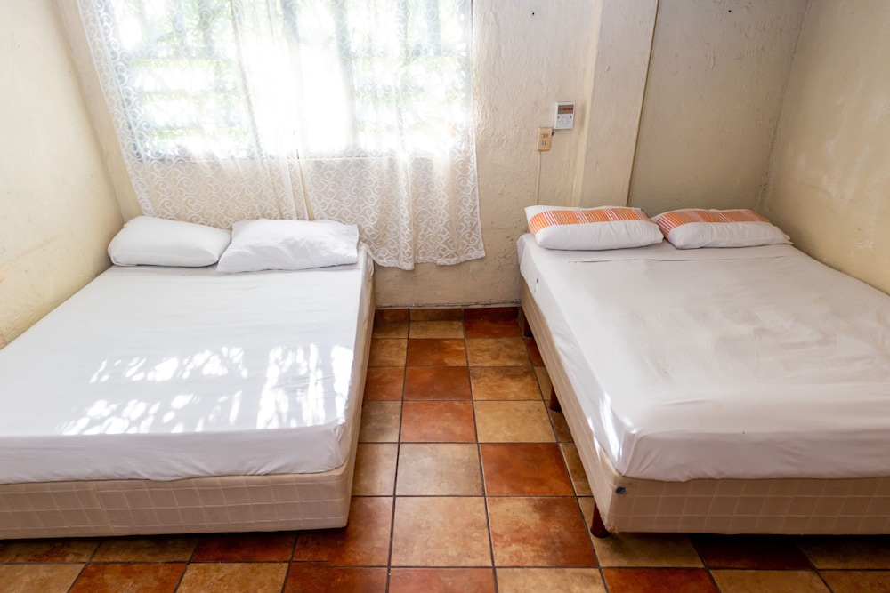 Economy Bungalow, 2 Bedrooms, Smoking, Kitchenette photo 2