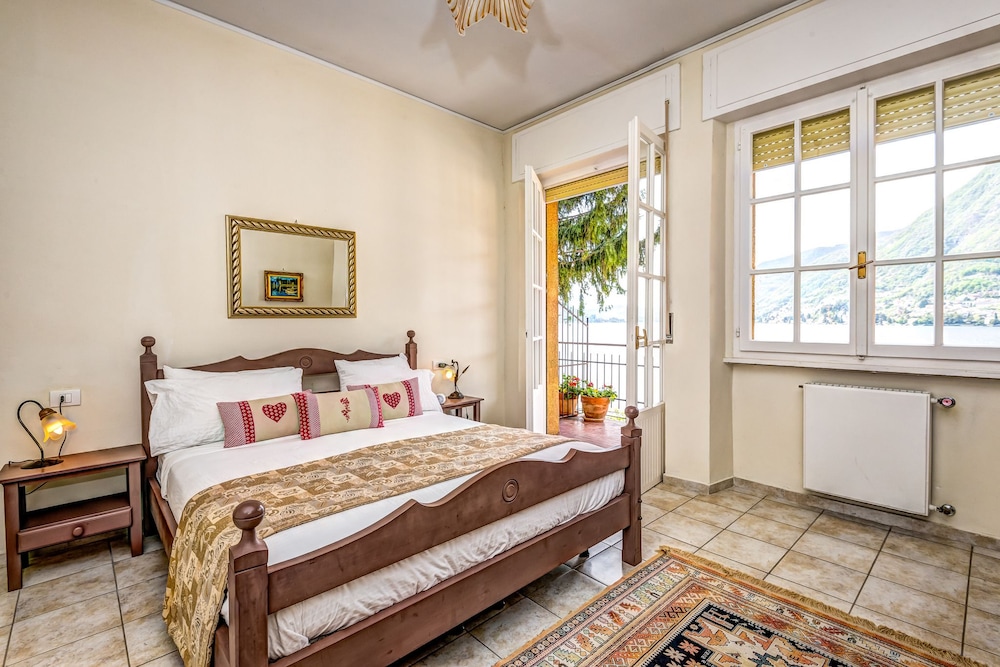 Romantic Villa, Lake View