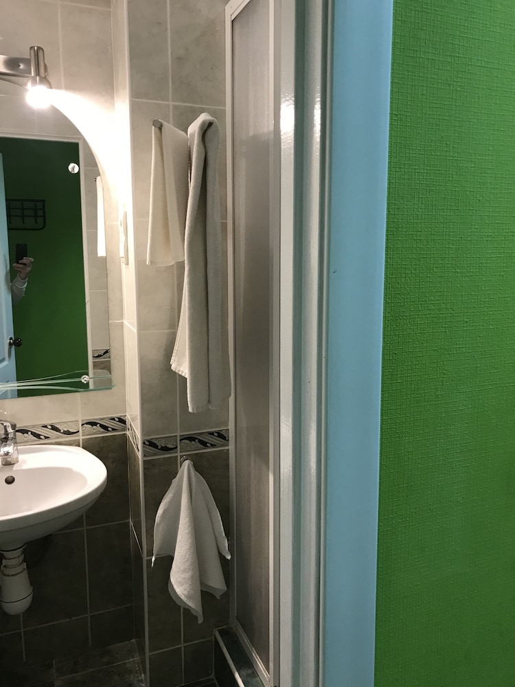 Economy Twin Room photo 2
