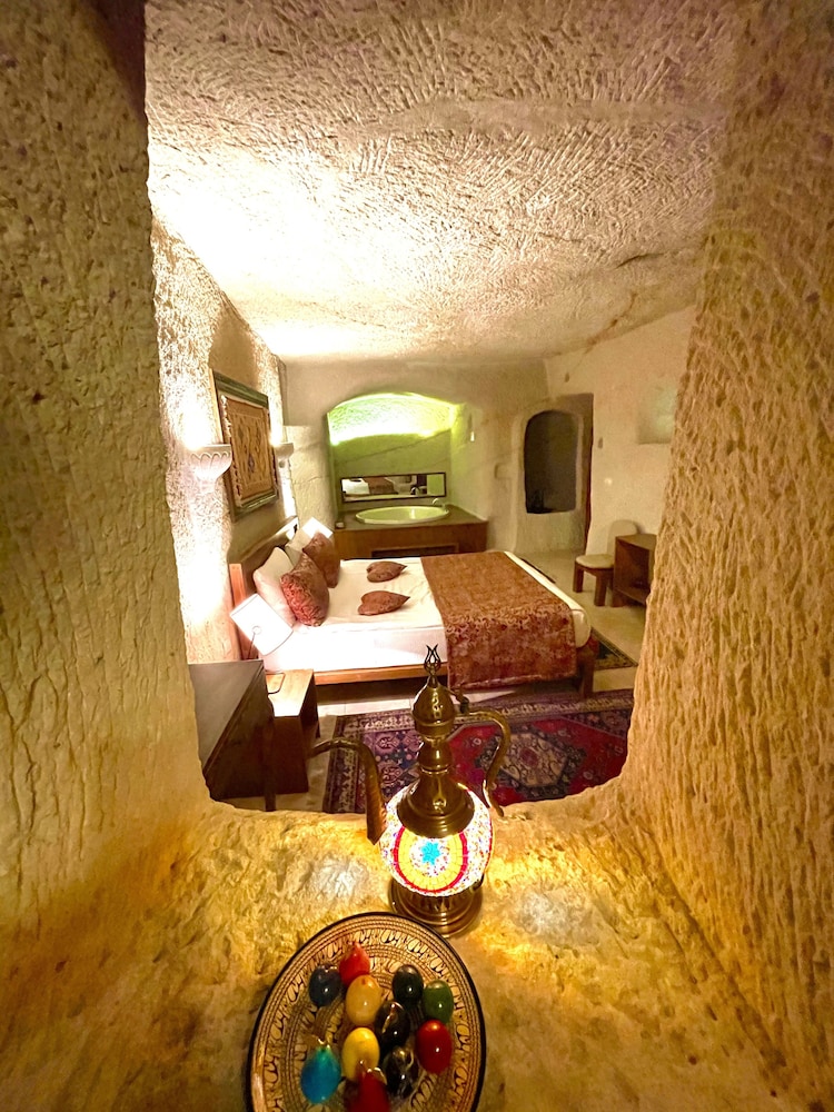111 King Cave Suit with Jacuzzi photo 3
