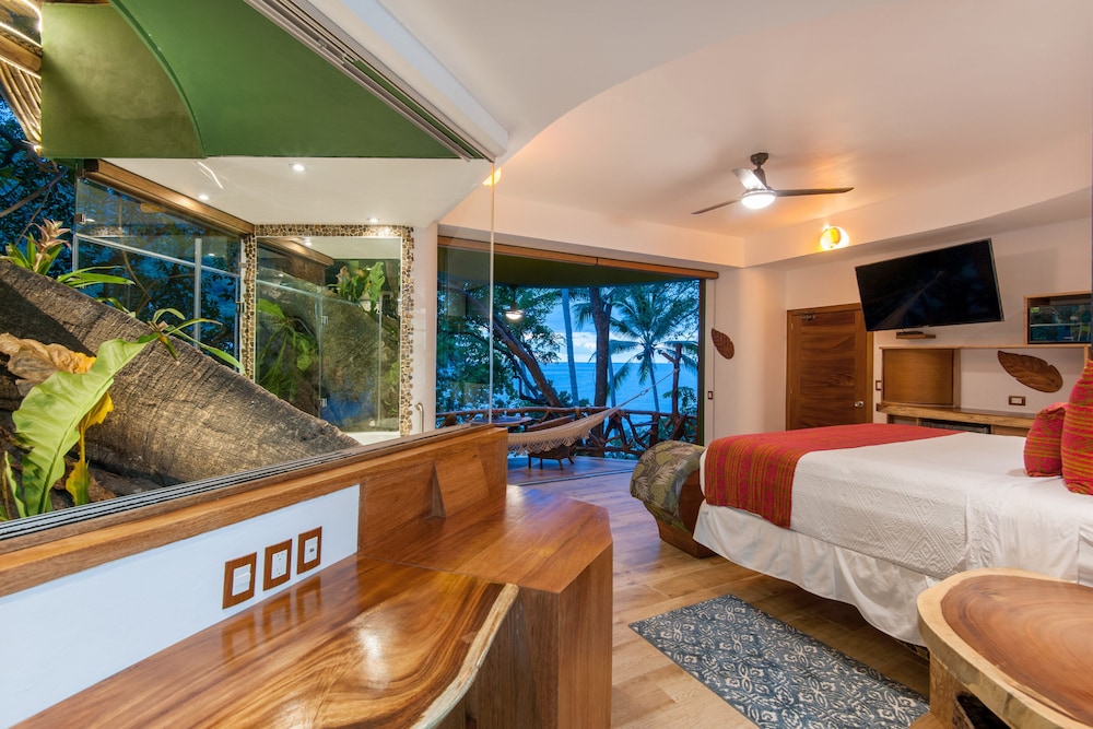 Jungle Love Nest-ocean View