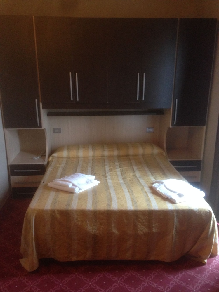 Double or Twin Room photo 2
