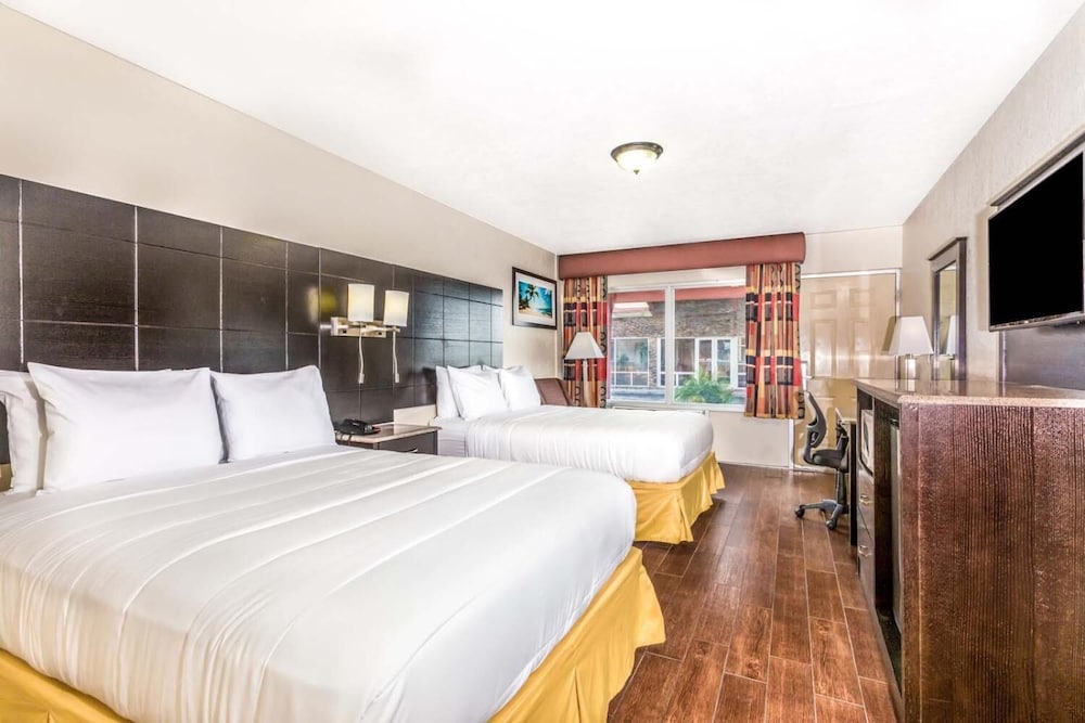 Suite, 2 Queen Beds, Non Smoking (Efficiency) - Photo 1