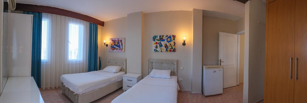 Family Room - Photo 6