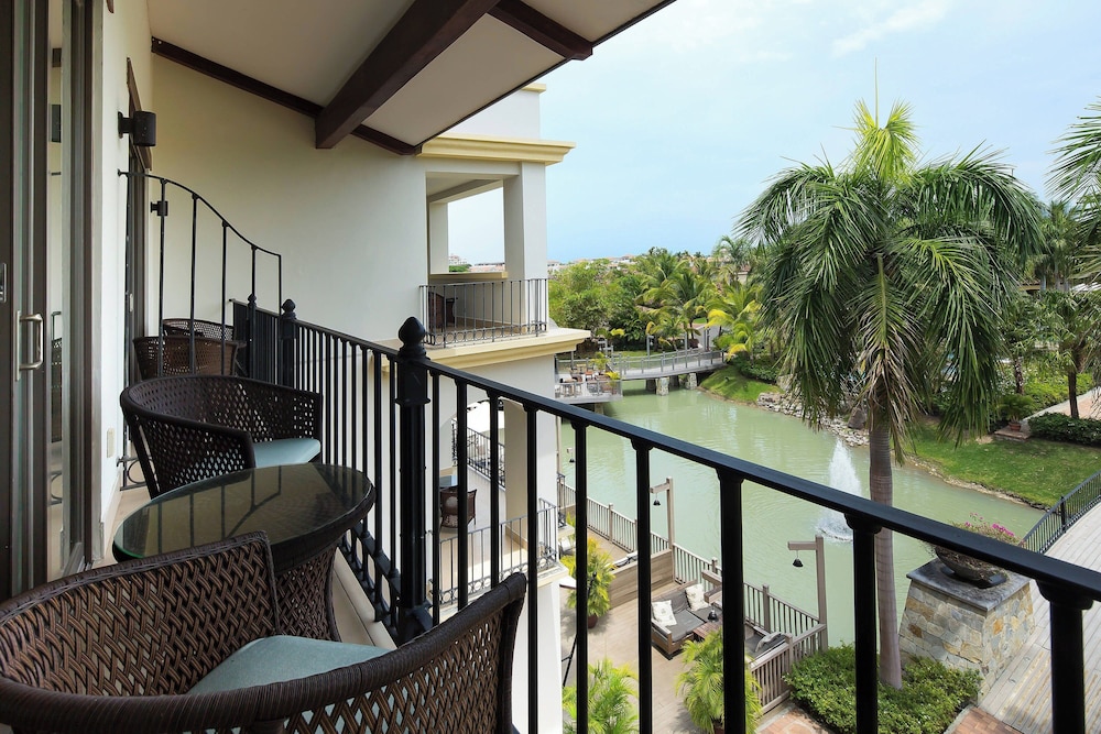 Suite, 1 King Bed, Balcony - Photo 4
