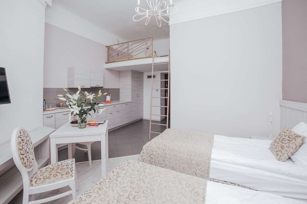Studio Suite (2 Twin Beds) photo 2