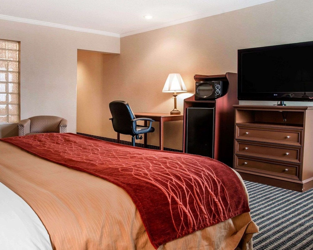 Standard Room, 2 Queen Beds, Non Smoking - Photo 2