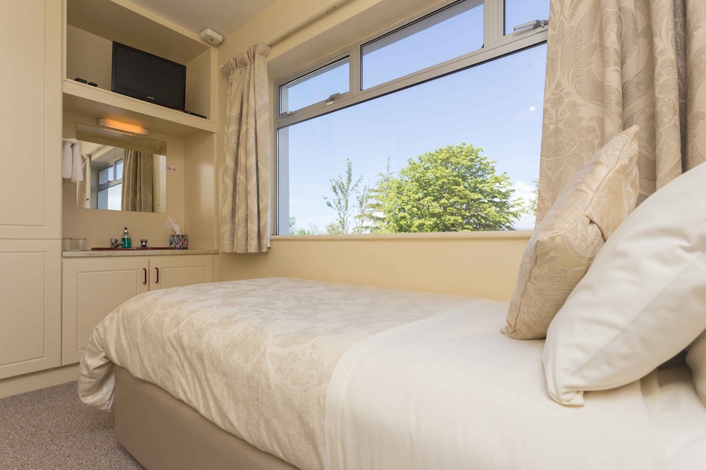 Twin Room, Ensuite photo 2