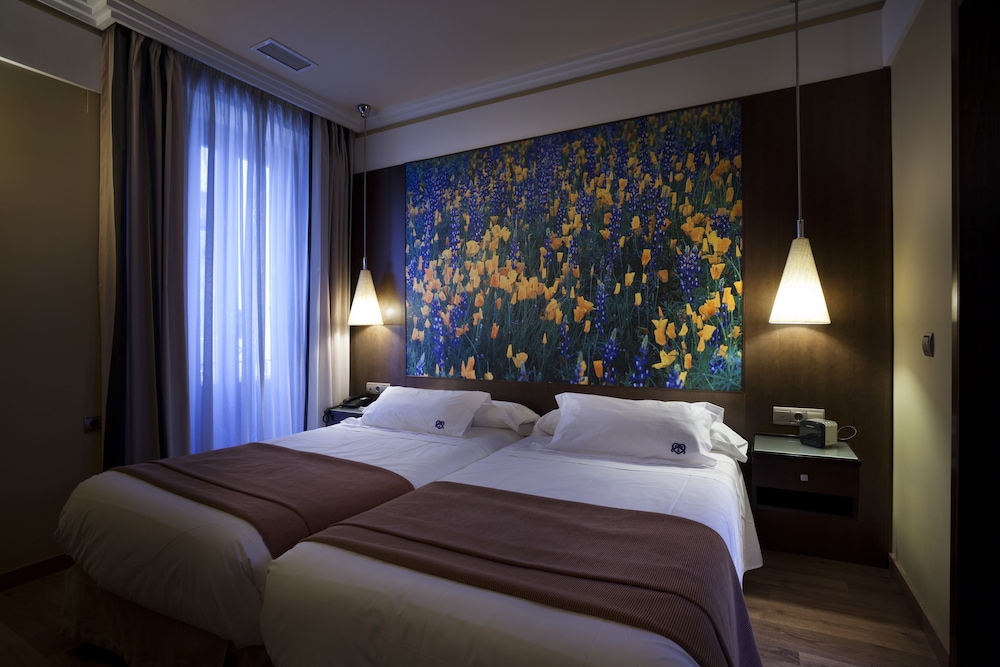Superior Suite - Photo 18