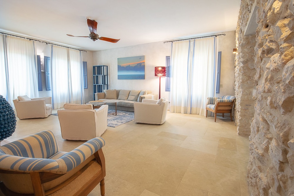 Royal Room, 4 Bedrooms, Terrace photo 2