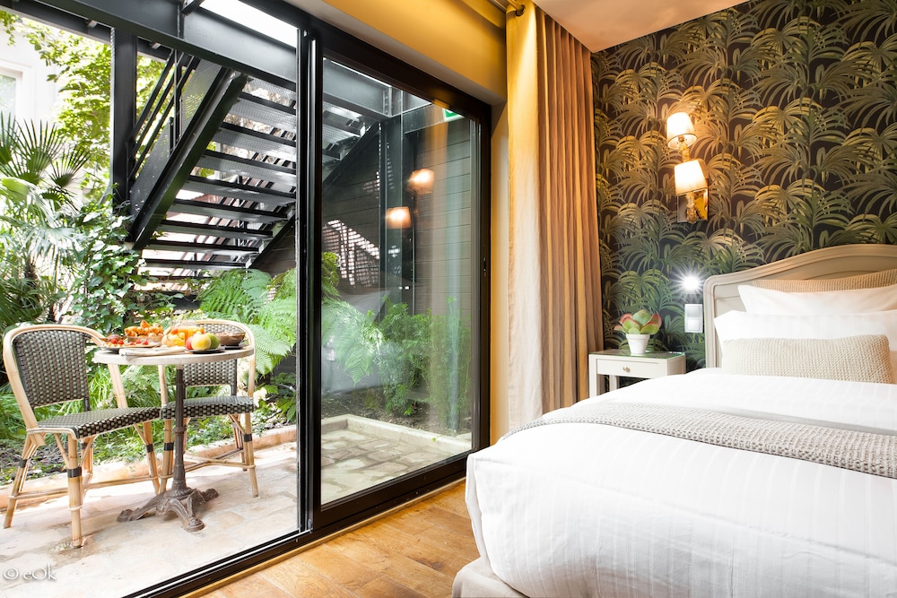 Premium Double or Twin Room Patio photo 2