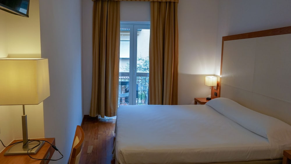Standard Double or Twin Room - Photo 4