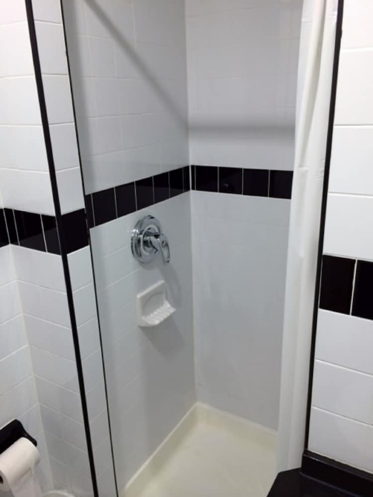 1 Suite photo 2