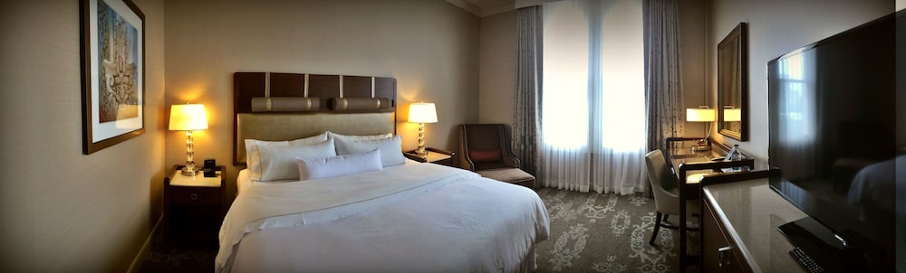 Deluxe Room, 1 King Bed - Photo 2