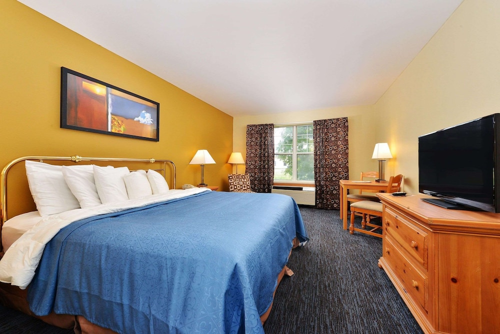 Standard Room, 1 King Bed, Non Smoking photo 1