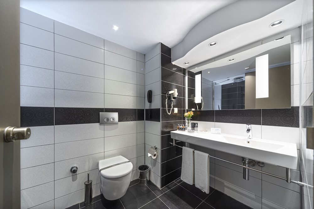 Premium Double or Twin Room - Photo 3