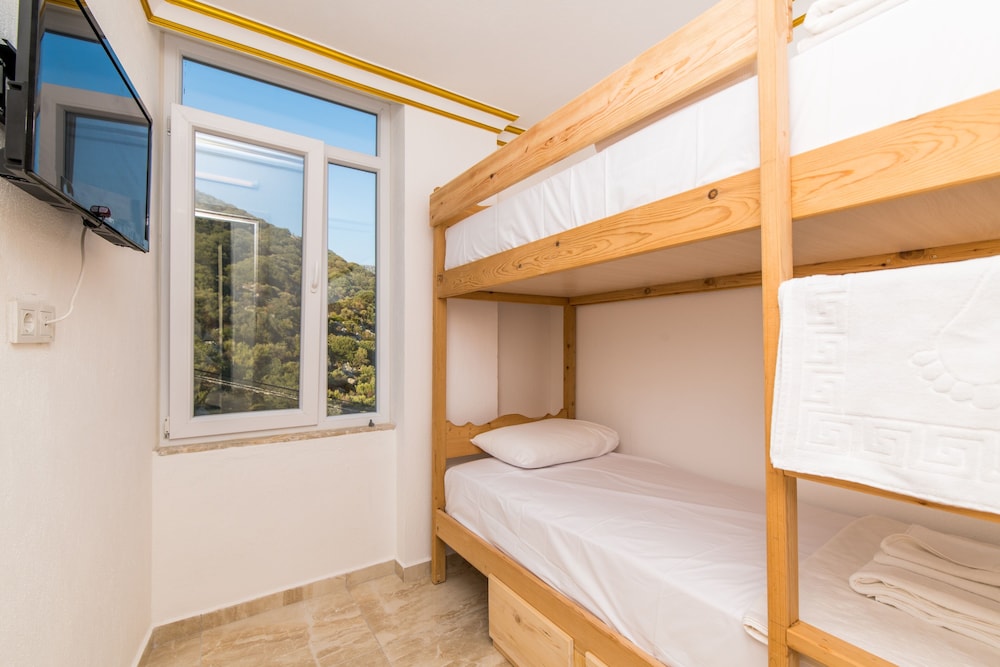 Family Room, 2 Bedrooms, Pool Access, Sea View