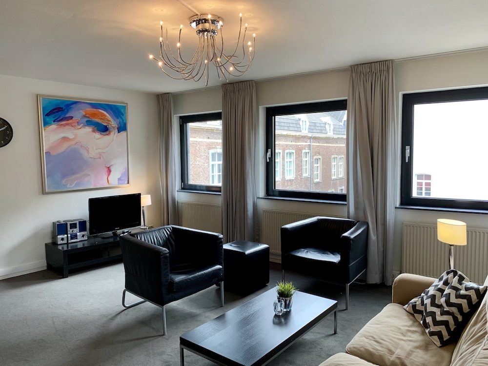 City Apartment - Photo 3