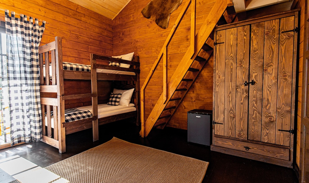 Sheriff's Cabin (6 person) photo 3