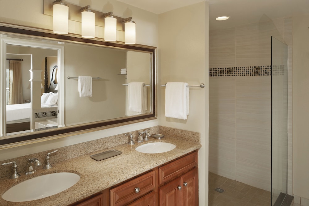 Suite, 1 Bedroom, Kitchen thumbnail 6