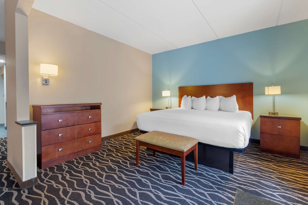 Suite, 1 King Bed, Non Smoking, Jetted Tub (Oversized Room;with Sofabed) - Photo 3