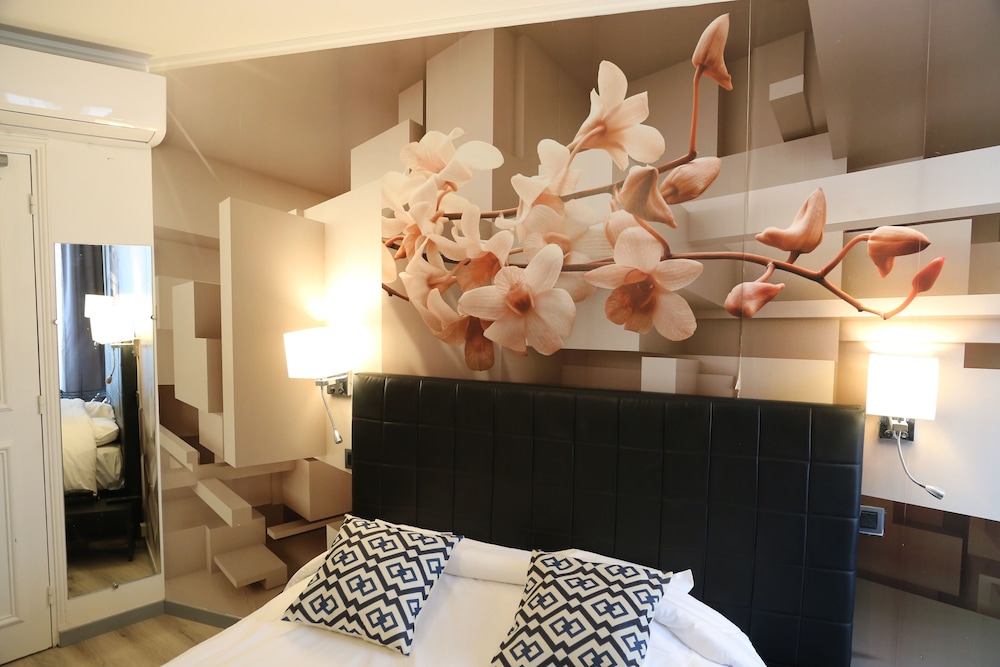 Double Room - Photo 13