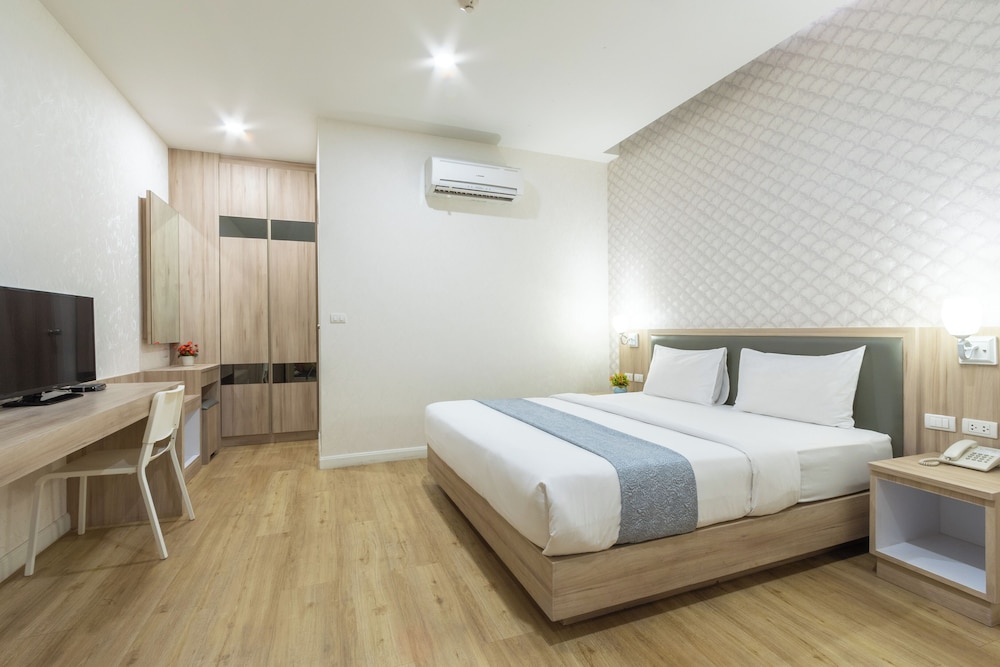 Deluxe Double Room, No Windows photo 2