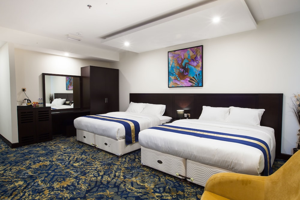 Family Suite, 2 Queen Beds photo 1