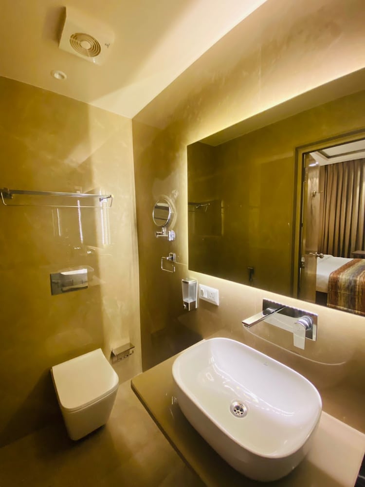 Superior Room, 1 King Bed - Photo 2