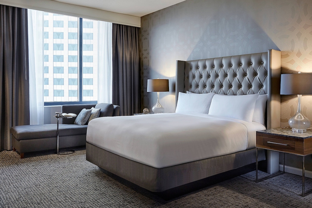 Suite, 2 Bedrooms, City View (Corner) - Photo 9