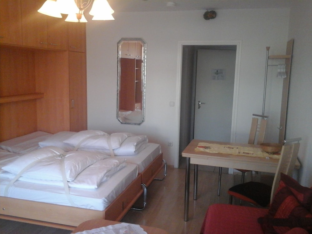 Apartment (ST 2) photo 2