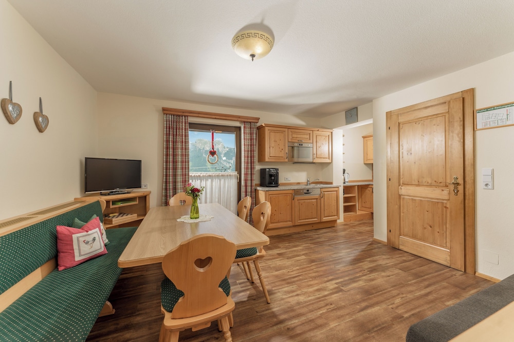 Classic Apartment, 1 Bedroom, Balcony photo 1