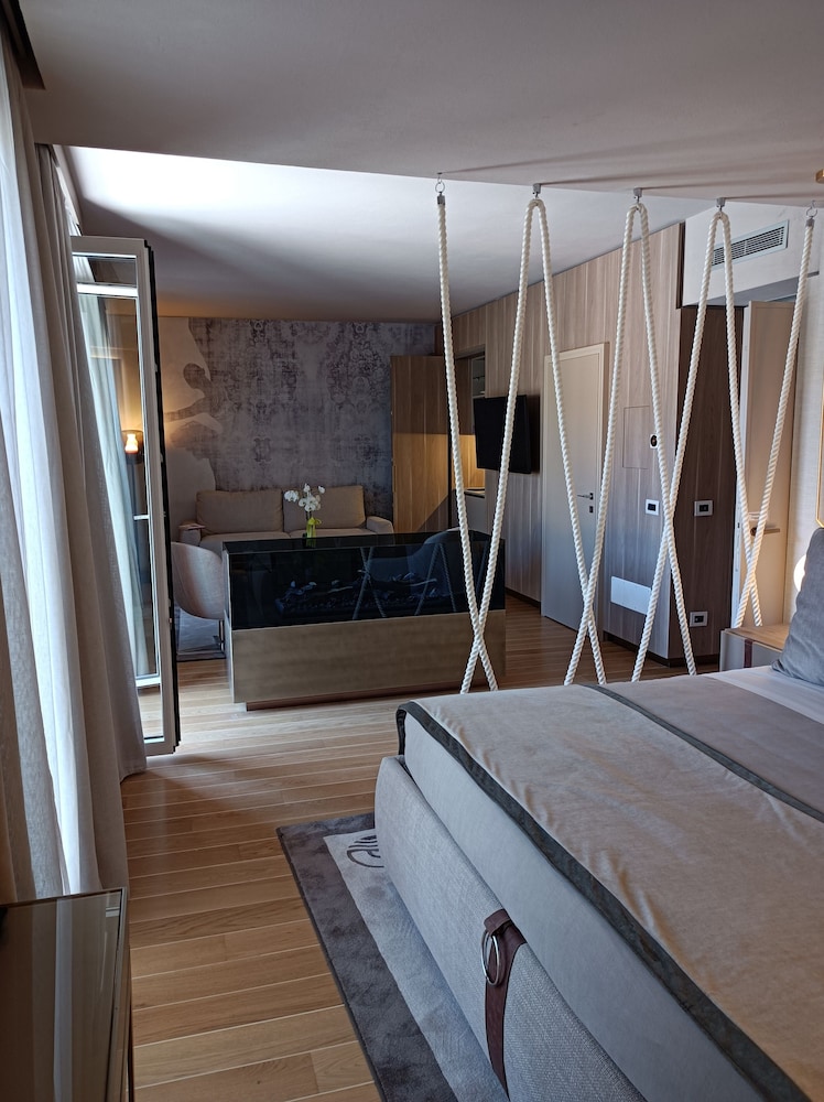 Karma Royal Suite - Photo 3