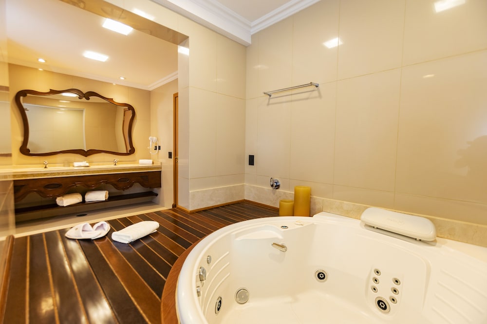 Luxury Suite (Stair access only) - Photo 2