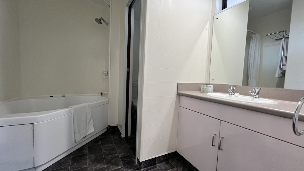 Basic Room, 1 Bedroom - Photo 2