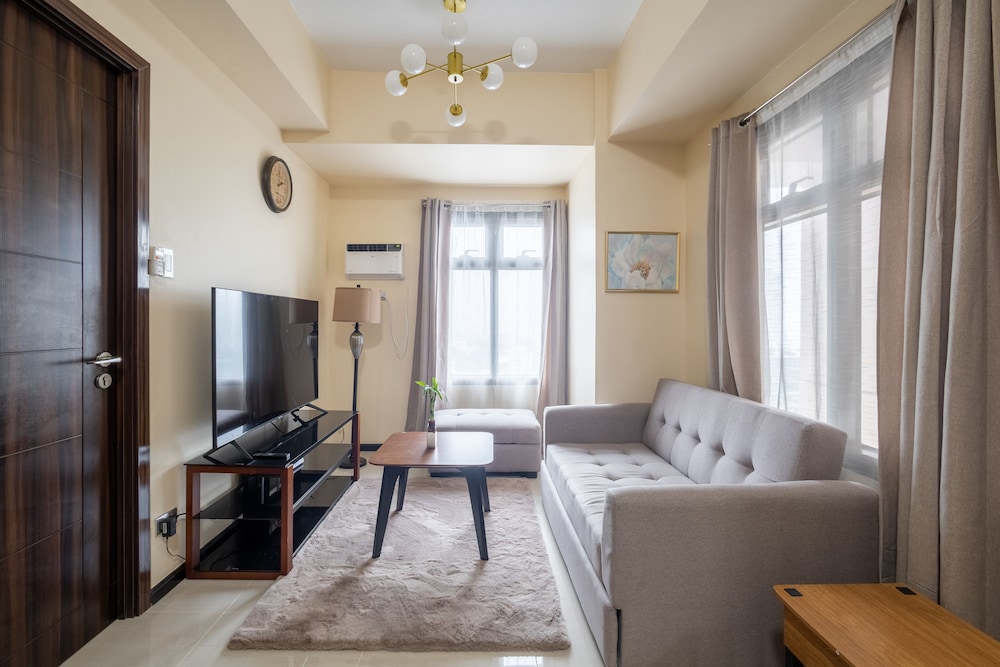 Executive Apartment, 1 Queen Bed with Sofa bed, Pool Access, City View